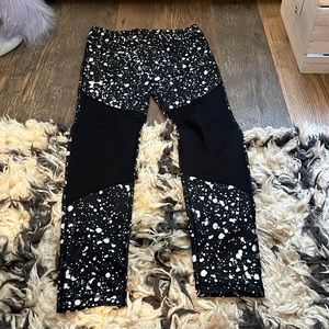 Girls Under Armor - Black and White Splatter Design